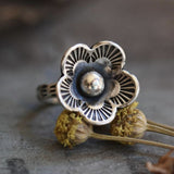 Minimalistischer Retro-Blüten-Ring