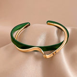 Eleganter minimalistischer Gold-Armreif