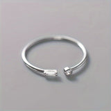 Minimalistischer Zirkonia-Band-Ring
