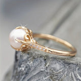 Zarter Ring mit Perle & Kristall