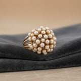 Klassischer Goldring mit eingelegter Perle