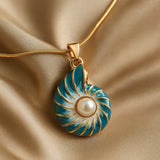 Perlen-Halskette mit blauer Muschel