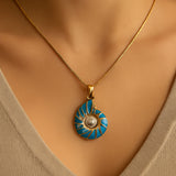 Perlen-Halskette mit blauer Muschel