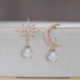Mond- und Stern-Ohrringe aus Gold und Opal