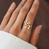 Pure - Verstellbarer Ring mit weißem Opal-Blatt