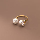Eleganter Ring mit drei Perlen