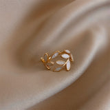 Pure - Verstellbarer Ring mit weißem Opal-Blatt