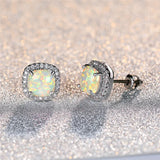Elegante runde Silber-Ohrstecker mit weißem Feueropal - Haller