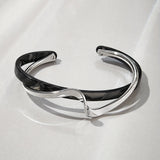 Eleganter minimalistischer Gold-Armreif
