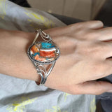 Lebendiges Armband mit Edelstein-Einlage