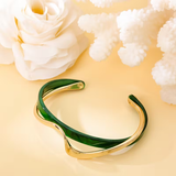 Elegantes Gold-Smaragd Wellen-Armband