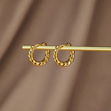 Gold-Ohrringe mit Twist