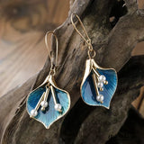 Goldene Ohrhänger mit blauer Lilie und Perlen - Haller